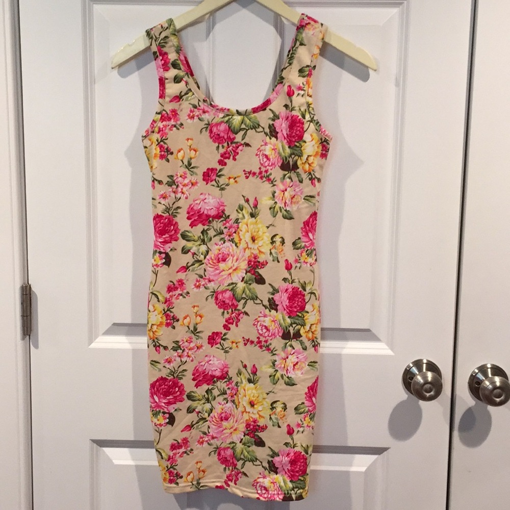 Floral bodycon dress NWOT